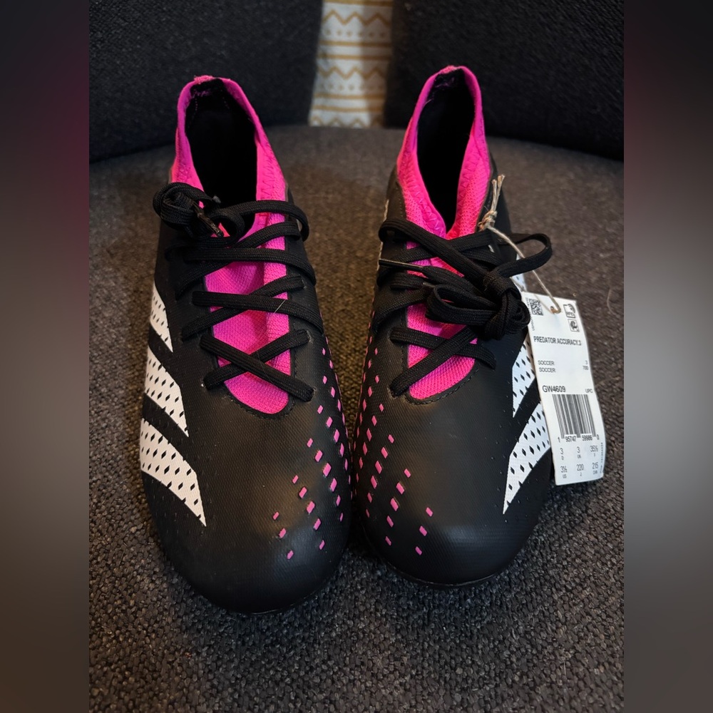 NWT! Adidas Predator size 3.5 firm ground soccer cleats